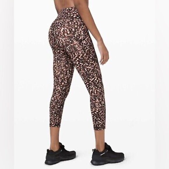 Lululemon Invigorate High-Rise Crop in Motion Flux Multi | SZ 2 - Picture 2 of 9